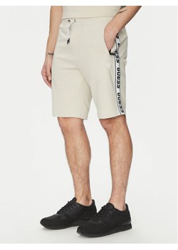 Guess Szorty sportowe Z2YD02 K6ZS1 Écru Regular Fit ze sklepu MODIVO w kategorii Spodenki męskie - zdjęcie 181158125