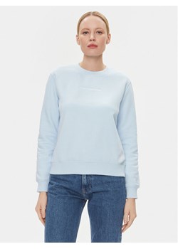 Calvin Klein Jeans Bluza Institutional J20J222548 Błękitny Regular Fit ze sklepu MODIVO w kategorii Bluzy damskie - zdjęcie 181158438
