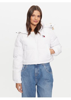 Tommy Jeans Kurtka puchowa Alaska DW0DW19687 Biały Regular Fit ze sklepu MODIVO w kategorii Kurtki damskie - zdjęcie 181158695