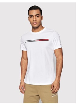 Tommy Jeans T-Shirt Essential Flag DM0DM13509 Biały Regular Fit ze sklepu MODIVO w kategorii T-shirty męskie - zdjęcie 181158947