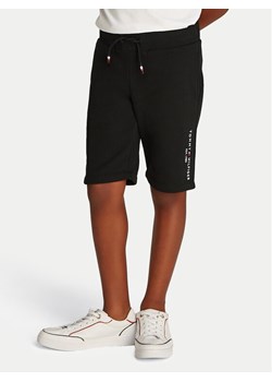 Tommy Hilfiger Szorty sportowe Essential KB0KB09667 Czarny Regular Fit ze sklepu MODIVO w kategorii Spodenki chłopięce - zdjęcie 181159288