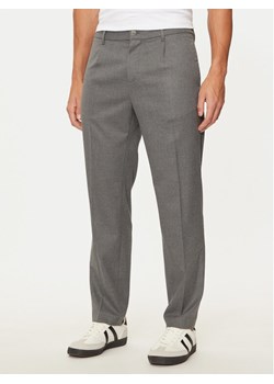 Sisley Spodnie materiałowe 470USF04N Szary Slim Fit ze sklepu MODIVO w kategorii Spodnie męskie - zdjęcie 181160036
