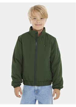 Tommy Hilfiger Kurtka przejściowa Essential KB0KB08337 D Zielony Regular Fit ze sklepu MODIVO w kategorii Kurtki chłopięce - zdjęcie 181160519