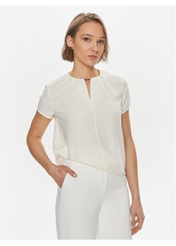 Calvin Klein Bluzka K20K207062 Biały Regular Fit ze sklepu MODIVO w kategorii Bluzki damskie - zdjęcie 181161077