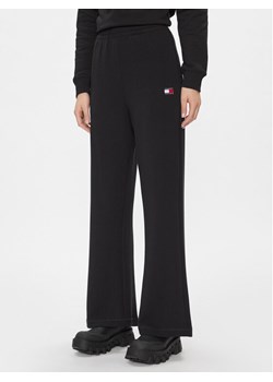 Tommy Jeans Spodnie dresowe DW0DW17312 Czarny Wide Leg ze sklepu MODIVO w kategorii Spodnie damskie - zdjęcie 181161368