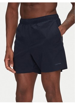 Calvin Klein Swimwear Szorty kąpielowe KM0KM01118 Granatowy Regular Fit ze sklepu MODIVO w kategorii Kąpielówki - zdjęcie 181161657