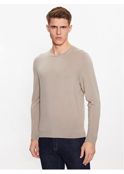 Calvin Klein Sweter K10K109474 Beżowy Regular Fit ze sklepu MODIVO w kategorii Swetry męskie - zdjęcie 181161965