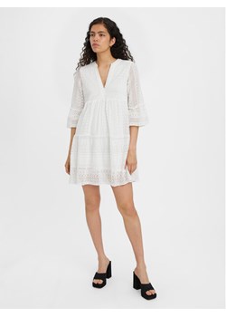 Vero Moda Sukienka letnia Honey 10275875 Biały Relaxed Fit ze sklepu MODIVO w kategorii Sukienki - zdjęcie 181162639