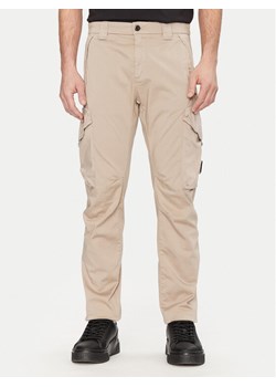 C.P. Company Spodnie materiałowe 18CMPA058A005694G Khaki Regular Fit ze sklepu MODIVO w kategorii Spodnie męskie - zdjęcie 181163405