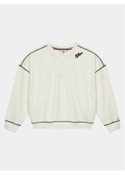 Tommy Hilfiger Bluza Hilfiger Script 85 Sweatshirt KG0KG07719 Écru Regular Fit ze sklepu MODIVO w kategorii Bluzy dziewczęce - zdjęcie 181163888