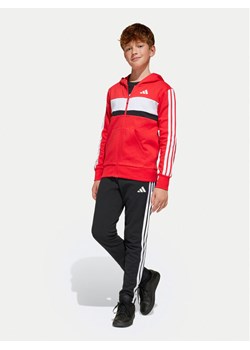 adidas Dres Seasonal Essentials Tiberio 3-Stripes JC7522 Czerwony Regular Fit ze sklepu MODIVO w kategorii Dresy chłopięce - zdjęcie 181164677