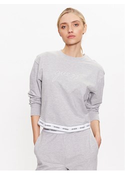 Guess Bluza O3YQ01 KBS91 Szary Regular Fit ze sklepu MODIVO w kategorii Bluzy damskie - zdjęcie 181165105
