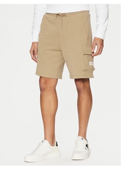 Calvin Klein Jeans Szorty sportowe J30J327284 Zielony Regular Fit ze sklepu MODIVO w kategorii Spodenki męskie - zdjęcie 181165337