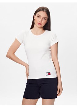 Tommy Hilfiger T-Shirt UW0UW04397 Écru Regular Fit ze sklepu MODIVO w kategorii Bluzki damskie - zdjęcie 181165339