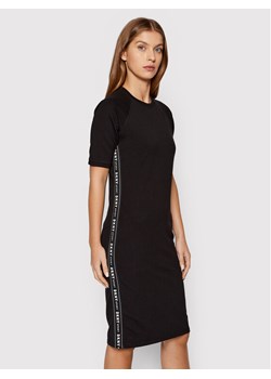 DKNY Sport Sukienka codzienna DP1D4250 Czarny Regular Fit ze sklepu MODIVO w kategorii Sukienki - zdjęcie 181165467