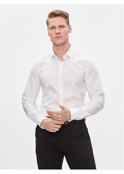 Calvin Klein Koszula K10K112310 Biały Slim Fit ze sklepu MODIVO w kategorii Koszule męskie - zdjęcie 181165545