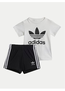 adidas Komplet t-shirt i spodenki JE0521 Czarny Regular Fit ze sklepu MODIVO w kategorii Komplety niemowlęce - zdjęcie 181166615