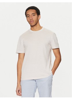 Calvin Klein T-Shirt K10K114166 Beżowy Regular Fit ze sklepu MODIVO w kategorii T-shirty męskie - zdjęcie 181167186