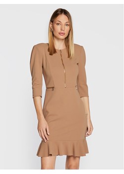 Rinascimento Sukienka koktajlowa CFC0111065003 Beżowy Regular Fit ze sklepu MODIVO w kategorii Sukienki - zdjęcie 181167517