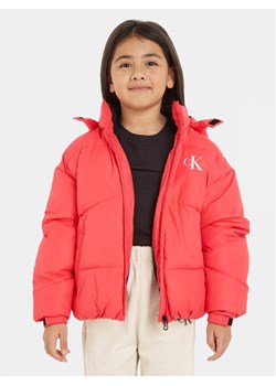 Calvin Klein Jeans Kurtka zimowa IG0IG02056 Różowy Regular Fit ze sklepu MODIVO w kategorii Kurtki dziewczęce - zdjęcie 181167925