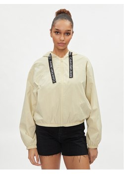 Calvin Klein Jeans Wiatrówka Logo J20J223353 Zielony Regular Fit ze sklepu MODIVO w kategorii Kurtki damskie - zdjęcie 181168055