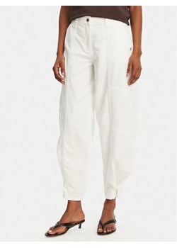 Patrizia Pepe Jeansy 2P1694/D107-W146 Biały Boyfriend Fit ze sklepu MODIVO w kategorii Jeansy damskie - zdjęcie 181168766