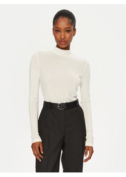 Calvin Klein Golf K20K208047 Écru Slim Fit ze sklepu MODIVO w kategorii Swetry damskie - zdjęcie 181168916