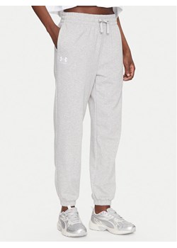 Under Armour Spodnie dresowe Ua Rival 1382735 Szary Loose Fit ze sklepu MODIVO w kategorii Spodnie damskie - zdjęcie 181168987