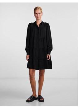 YAS Sukienka koszulowa Pala 26030720 Czarny Loose Fit ze sklepu MODIVO w kategorii Sukienki - zdjęcie 181169116