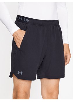Under Armour Szorty sportowe Ua Vanish Woven 6In Shorts 1373718 Czarny Fitted Fit ze sklepu MODIVO w kategorii Spodenki męskie - zdjęcie 181169207