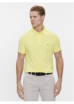 Tommy Hilfiger Polo 1985 MW0MW17771 Żółty Regular Fit ze sklepu MODIVO w kategorii T-shirty męskie - zdjęcie 181169436