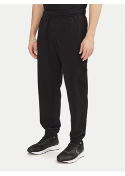 EA7 Emporio Armani Spodnie dresowe 7M000154 AF10432 UC001 Czarny Regular Fit ze sklepu MODIVO w kategorii Spodnie męskie - zdjęcie 181169619
