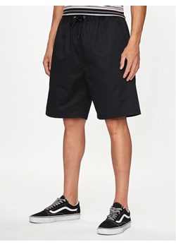Converse Szorty sportowe M Woven Short 10024609-A01 Czarny Regular Fit ze sklepu MODIVO w kategorii Spodenki męskie - zdjęcie 181169768