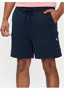 Tommy Jeans Szorty sportowe Badge DM0DM18479 Granatowy Regular Fit ze sklepu MODIVO w kategorii Spodenki męskie - zdjęcie 181170015