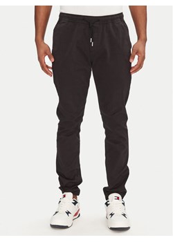Tommy Jeans Joggery Austin DM0DM20283 Czarny Slim Fit ze sklepu MODIVO w kategorii Spodnie męskie - zdjęcie 181170249
