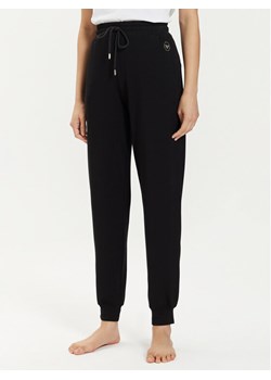 Emporio Armani Underwear Spodnie dresowe 164836 4R272 00020 Czarny Regular Fit ze sklepu MODIVO w kategorii Spodnie damskie - zdjęcie 181170677