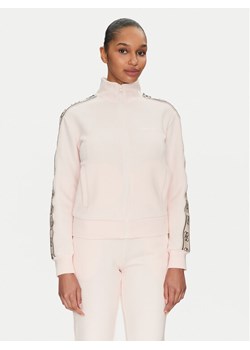 Guess Bluza V2YQ16 KB3P2 Różowy Regular Fit ze sklepu MODIVO w kategorii Bluzy damskie - zdjęcie 181171126