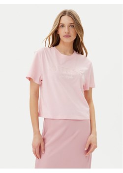 Guess T-Shirt V5GI09 K9RM1 Różowy Regular Fit ze sklepu MODIVO w kategorii Bluzki damskie - zdjęcie 181171486