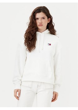 Tommy Jeans Bluza Badge DW0DW19414 Écru Boxy Fit ze sklepu MODIVO w kategorii Bluzy damskie - zdjęcie 181171677