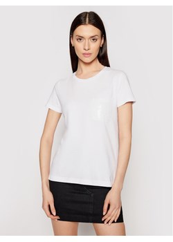 DKNY T-Shirt P0RAOC2R Biały Regular Fit ze sklepu MODIVO w kategorii Bluzki damskie - zdjęcie 181172027