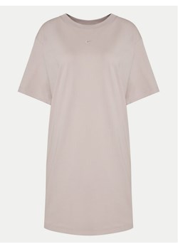 Nike Sukienka codzienna FB3204 Różowy Regular Fit ze sklepu MODIVO w kategorii Sukienki - zdjęcie 181172799