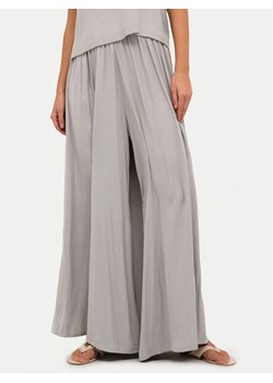 Kaffe Spodnie palazzo Allie 10508761 Szary Relaxed Fit ze sklepu MODIVO w kategorii Spodnie damskie - zdjęcie 181172896