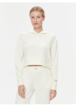 Guess Bluza Aislin V4RQ00 KC2T0 Écru Regular Fit ze sklepu MODIVO w kategorii Bluzy damskie - zdjęcie 181173229
