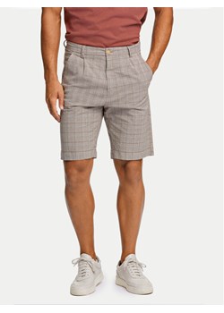Lindbergh Szorty materiałowe 30-505024 Beżowy Wide Fit - id: 0000303585600 - marki MODIVO - 181176768 Lindbergh Szorty materiałowe 30-505024 Beżowy Wide Fit ze sklepu MODIVO w kategorii Spodenki męskie - zdjęcie 181176768