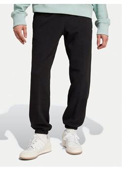 adidas Spodnie dresowe Premium Essentials IY2245 Czarny Loose Fit ze sklepu MODIVO w kategorii Spodnie męskie - zdjęcie 181176798