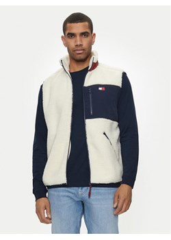 Tommy Jeans Kamizelka Teddy DM0DM18900 Écru Relaxed Fit ze sklepu MODIVO w kategorii Kamizelki męskie - zdjęcie 181177436