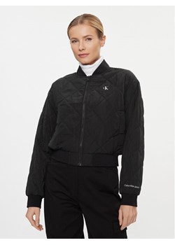 Calvin Klein Jeans Kurtka bomber J20J222587 Czarny Regular Fit ze sklepu MODIVO w kategorii Kurtki damskie - zdjęcie 181177538