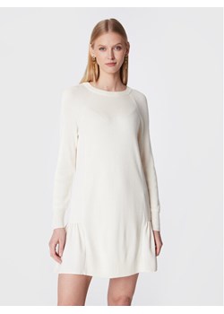 TWINSET Sukienka dzianinowa 222TT3280 Écru Regular Fit ze sklepu MODIVO w kategorii Sukienki - zdjęcie 181177667