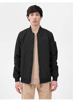4F Kurtka bomber 4FWSS24TJACM151 Czarny Regular Fit ze sklepu MODIVO w kategorii Kurtki męskie - zdjęcie 181178207