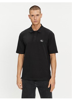 Calvin Klein Jeans Polo J30J325433 Czarny Regular Fit ze sklepu MODIVO w kategorii T-shirty męskie - zdjęcie 181178448